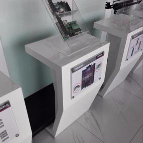 木質(zhì)展示柜 說(shuō)明牌柜